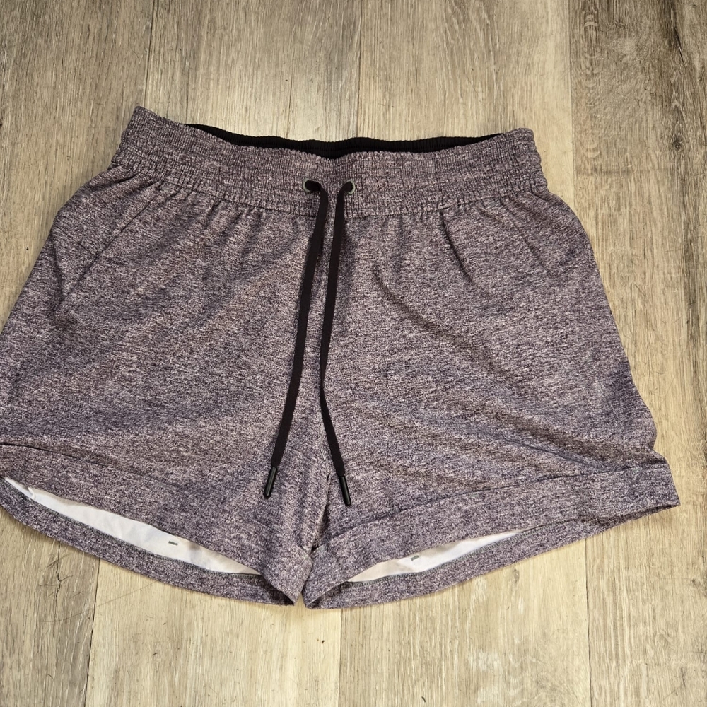 Lululemon Spring Break Away Short Size 6